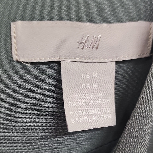 H&M Green Sheath Dress with Cap Sleeves and Crew Neck - Picture 2 of 4